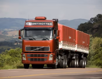 Volvo FH 520 6×2T Globetrotter cab [Brazil] '2006–11