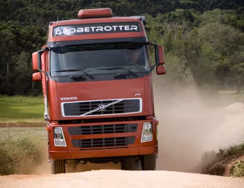 Volvo FH 520 6×2T Globetrotter cab [Brazil] '2006–11
