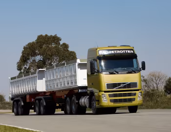 Volvo FH 520 6×2T Globetrotter cab [Brazil] '2006–11