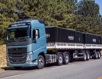 Volvo FH 540 6×2 tandem-axle lift tractor Globetrotter cab [Brazil] '2013–pr.