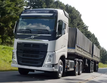 Volvo FH 540 6×2 tandem-axle lift tractor Globetrotter cab [Brazil] '2013–pr.