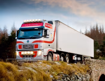 Volvo FH 540 6×2 tractor Globetrotter XL cab [UK-spec] '2009–12