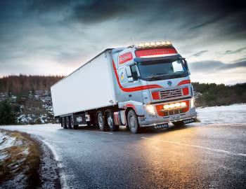 Volvo FH 540 6×2 tractor Globetrotter XL cab [UK-spec] '2009–12
