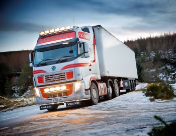 Volvo FH 540 6×2 tractor Globetrotter XL cab [UK-spec] '2009–12