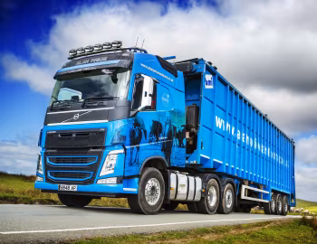 Volvo FH 540 6×2 tag-axle tractor Globetrotter cab [UK-spec] '2013–pr.