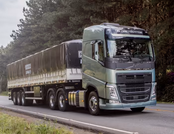 Volvo FH 540 6×2 tandem-axle lift tractor Globetrotter cab [Brazil] '2013–pr.