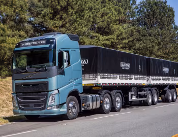Volvo FH 540 6×2 tandem-axle lift tractor Globetrotter cab [Brazil] '2013–pr.