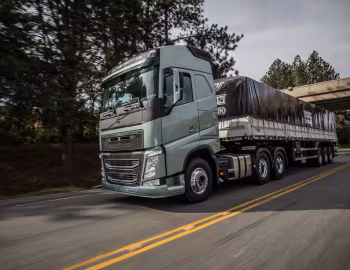 Volvo FH 540 6×2 tandem-axle lift tractor Globetrotter cab [Brazil] '2013–pr.
