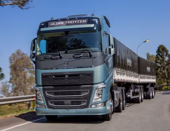 Volvo FH 540 6×2 tandem-axle lift tractor Globetrotter cab [Brazil] '2013–pr.