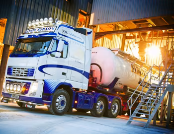 Volvo FH 540 6×2 tractor Globetrotter XXL cab [UK-spec] '2009–12