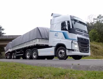 Volvo FH 540 I-Shift 6×4 tractor Globetrotter cab "40 anos Volvo no Brasil" [Brazil] '2019