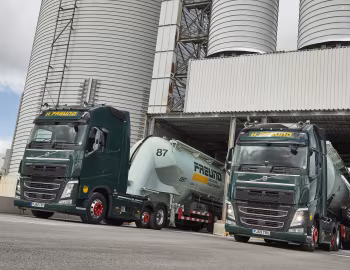 Volvo FH 540 I-Shift 6×2/4 pusher-axle tractor Globetrotter XL cab [UK-spec] '2017–pr.