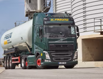 Volvo FH 540 I-Shift 6×2/4 pusher-axle tractor Globetrotter XL cab [UK-spec] '2017–pr.