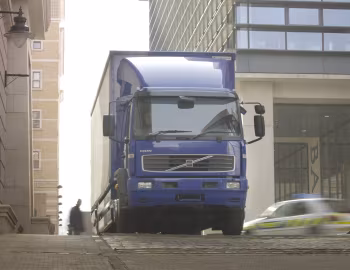 Volvo FL 220 4×2 rigid Sleeper cab [UK-spec] '2000–06