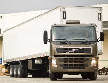 Volvo FM 370 6×2 tractor Sleeper cab [Brazil] '2009–????