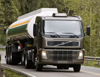 Volvo FM 370 6×2 tractor Sleeper cab [Brazil] '2009–????