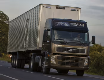 Volvo FM 370 4×2 tractor Globetrotter cab [Brazil] '2009–????