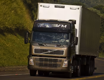 Volvo FM 370 4×2 tractor Globetrotter cab [Brazil] '2009–????