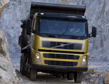 Volvo FM 8×4 rigid Day cab with Rossetti tipper body '2005–10