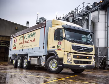 Volvo FM 420 8×4 tridem Day cab [UK-spec] '2010–13