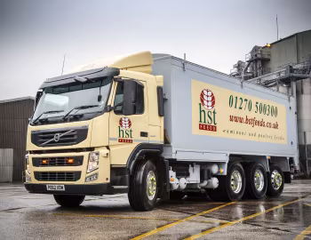 Volvo FM 420 8×4 tridem Day cab [UK-spec] '2010–13