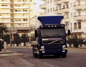 Volvo FM10 360 6×2 rigid Day cab '1999–2001