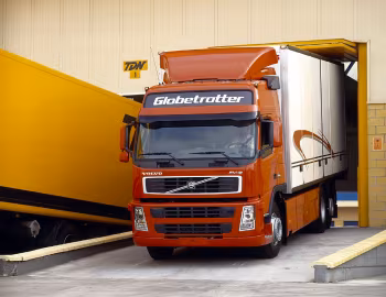 Volvo FM12 380 6×2 rigid Globetrotter cab with PLS body '2001–05