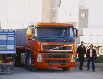 Volvo FM12 420 4×2 tractor Sleeper cab '2001–05