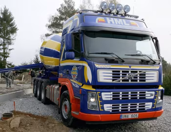 Volvo FM12 420 8×4 rigid Globetrotter cab with mixer body '2001–05