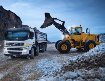 Volvo FM12 420 8×4 rigid Day cab with tipper body '2001–05