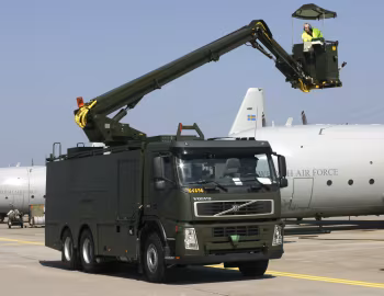 Volvo FM 300 6×4 rigid Day cab with airport lift platform '2005–09