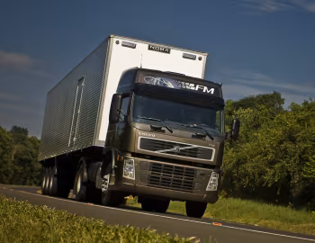 Volvo FM 370 4×2 tractor Globetrotter cab [Brazil] '2009–????