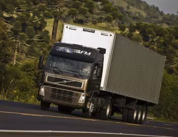 Volvo FM 370 4×2 tractor Globetrotter cab [Brazil] '2009–????