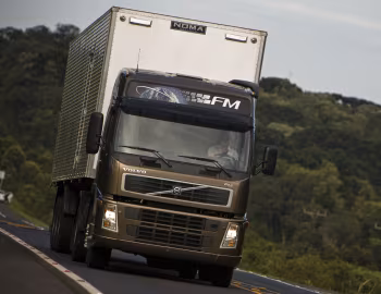 Volvo FM 370 4×2 tractor Globetrotter cab [Brazil] '2009–????