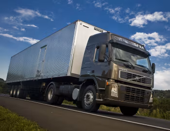 Volvo FM 370 4×2 tractor Globetrotter cab [Brazil] '2009–????