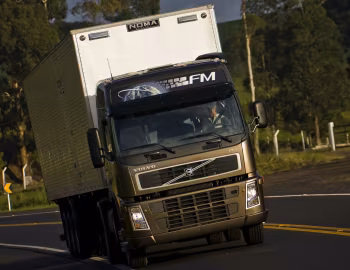 Volvo FM 370 4×2 tractor Globetrotter cab [Brazil] '2009–????