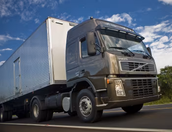 Volvo FM 370 4×2 tractor Globetrotter cab [Brazil] '2009–????