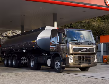Volvo FM 370 4×2 tractor Sleeper cab [Brazil] '2009–????