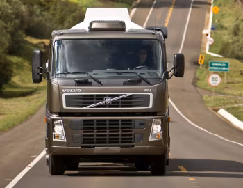 Volvo FM 370 4×2 tractor Sleeper cab [Brazil] '2009–????