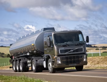 Volvo FM 370 4×2 tractor Sleeper cab [Brazil] '2009–????
