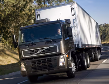 Volvo FM 370 6×2 tractor Sleeper cab [Brazil] '2009–????
