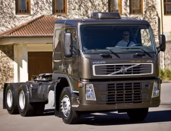 Volvo FM 370 6×2 tractor Sleeper cab [Brazil] '2009–????