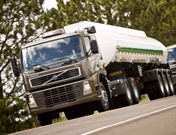 Volvo FM 370 6×2 tractor Sleeper cab [Brazil] '2009–????