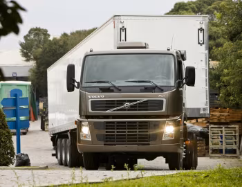Volvo FM 370 6×2 tractor Sleeper cab [Brazil] '2009–????