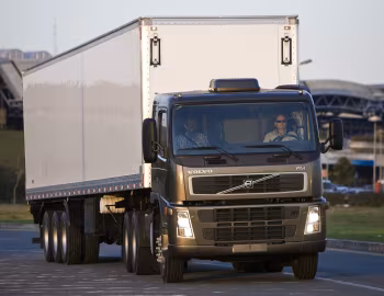 Volvo FM 370 6×2 tractor Sleeper cab [Brazil] '2009–????