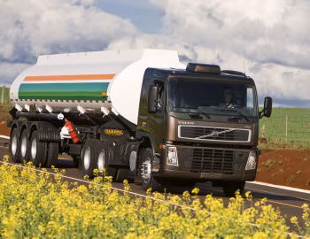 Volvo FM 370 6×2 tractor Sleeper cab [Brazil] '2009–????