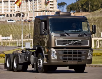 Volvo FM 370 6×2 tractor Sleeper cab [Brazil] '2009–????