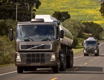 Volvo FM 370 6×2 tractor Sleeper cab [Brazil] '2009–????