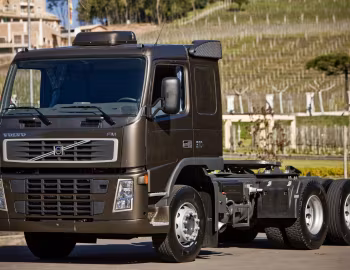 Volvo FM 370 6×2 tractor Sleeper cab [Brazil] '2009–????
