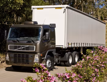 Volvo FM 370 6×2 tractor Sleeper cab [Brazil] '2009–????